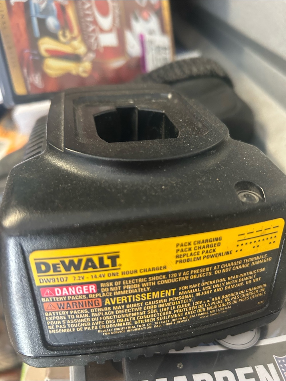 DEWALT 7.2V-14.4V One Hour Charger - Black with Yellow Label